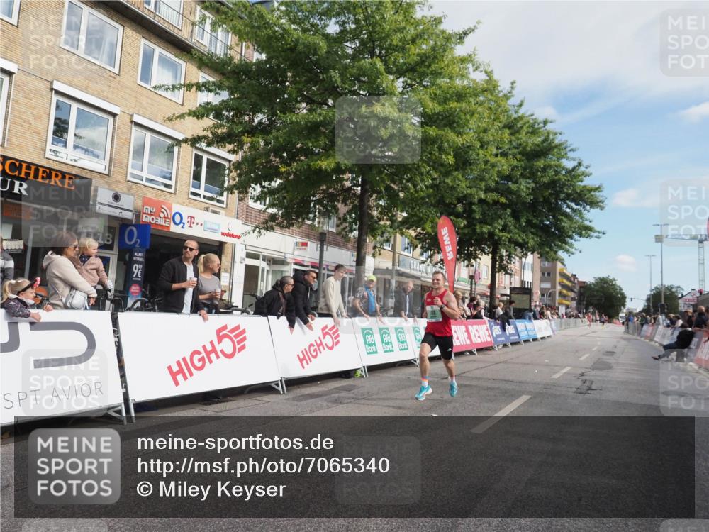 15.09.2024 - PSD Bank Halbmarathon Miley Keyser http://msf.ph/oto/7065340 15.09.2024 11:14:55 Ziel 546, 588 meine-sportfotos.de
