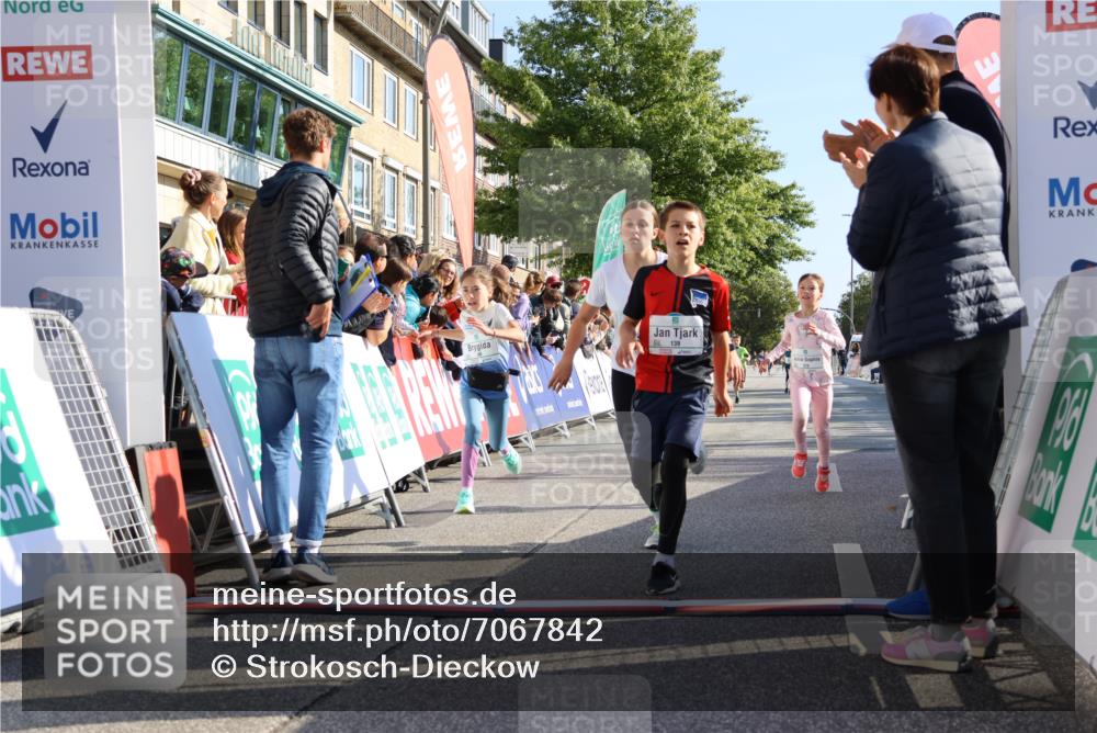 15.09.2024 - PSD Bank Halbmarathon Strokosch-Dieckow http://msf.ph/oto/7067842 15.09.2024 10:27:32 Ziel 48, 87, 136, 139, 174, 198, 210, 219, 233, 268, 272 meine-sportfotos.de