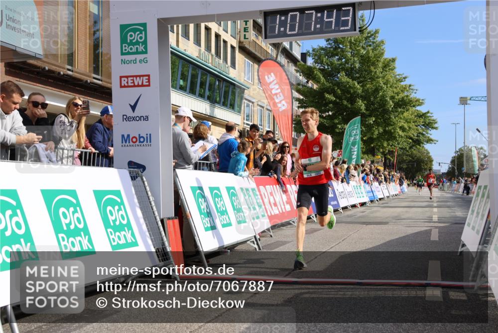 15.09.2024 - PSD Bank Halbmarathon Strokosch-Dieckow http://msf.ph/oto/7067887 15.09.2024 11:08:34 Ziel 403, 474, 475, 491, 493, 1076 meine-sportfotos.de