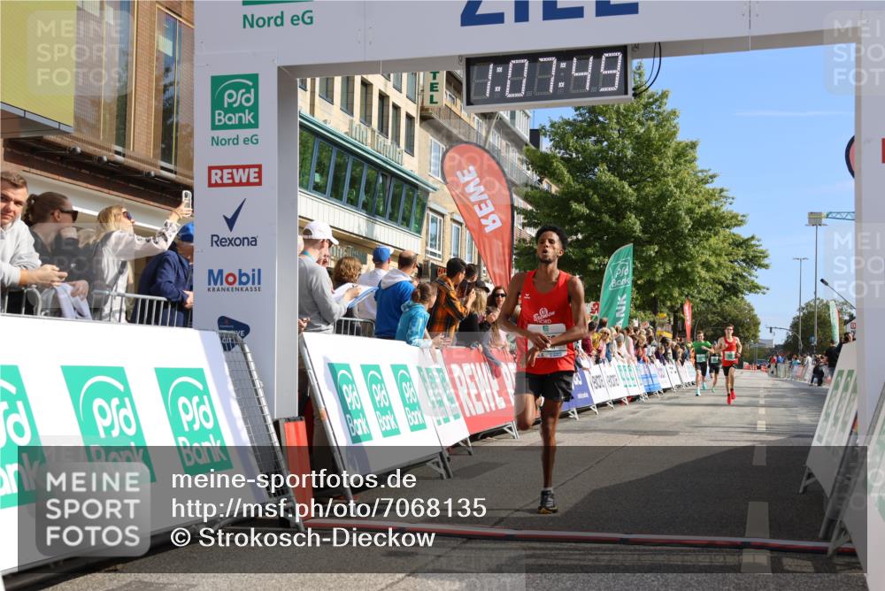 15.09.2024 - PSD Bank Halbmarathon Strokosch-Dieckow http://msf.ph/oto/7068135 15.09.2024 11:08:39 Ziel 474, 475, 477, 487, 493, 562, 1076 meine-sportfotos.de
