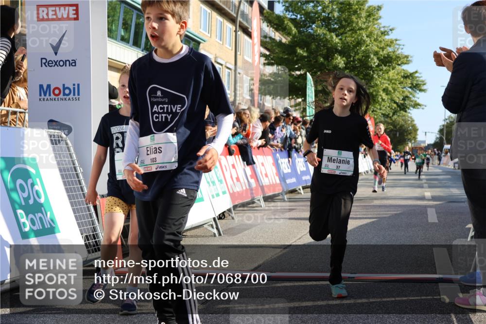15.09.2024 - PSD Bank Halbmarathon Strokosch-Dieckow http://msf.ph/oto/7068700 15.09.2024 10:27:57 Ziel 27, 28, 37, 73, 101, 103, 108, 125, 138, 159, 204, 249, 296 meine-sportfotos.de