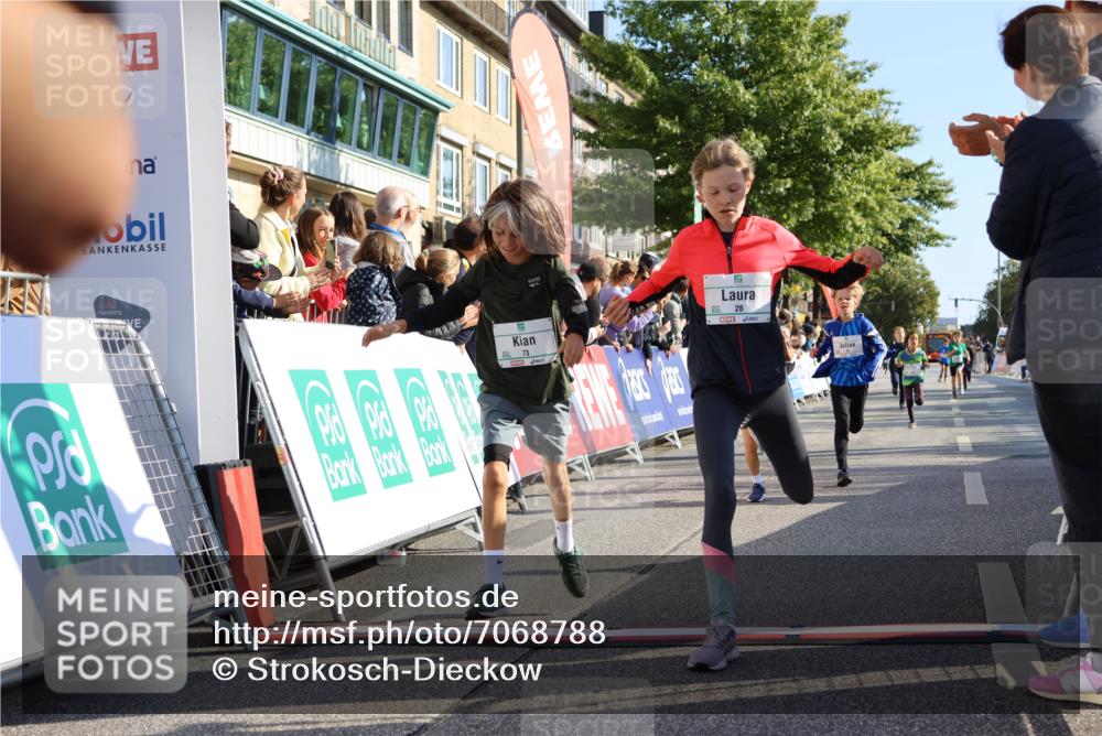 15.09.2024 - PSD Bank Halbmarathon Strokosch-Dieckow http://msf.ph/oto/7068788 15.09.2024 10:27:59 Ziel 27, 28, 37, 73, 101, 103, 108, 125, 128, 138, 159, 204, 249, 296 meine-sportfotos.de