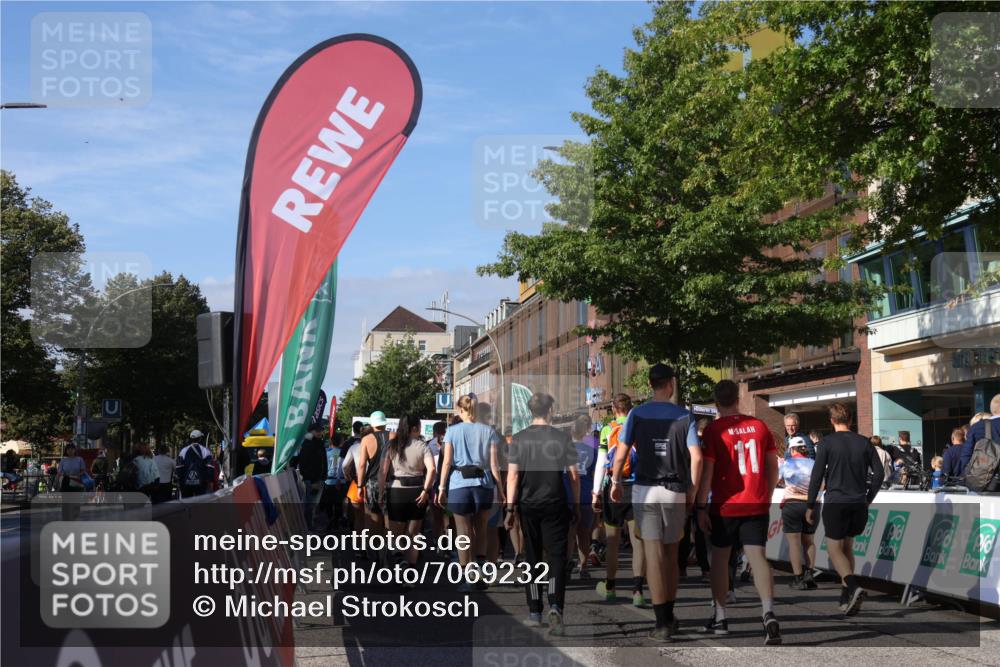 15.09.2024 - PSD Bank Halbmarathon Michael Strokosch http://msf.ph/oto/7069232 15.09.2024 10:04:07 Ziel  meine-sportfotos.de