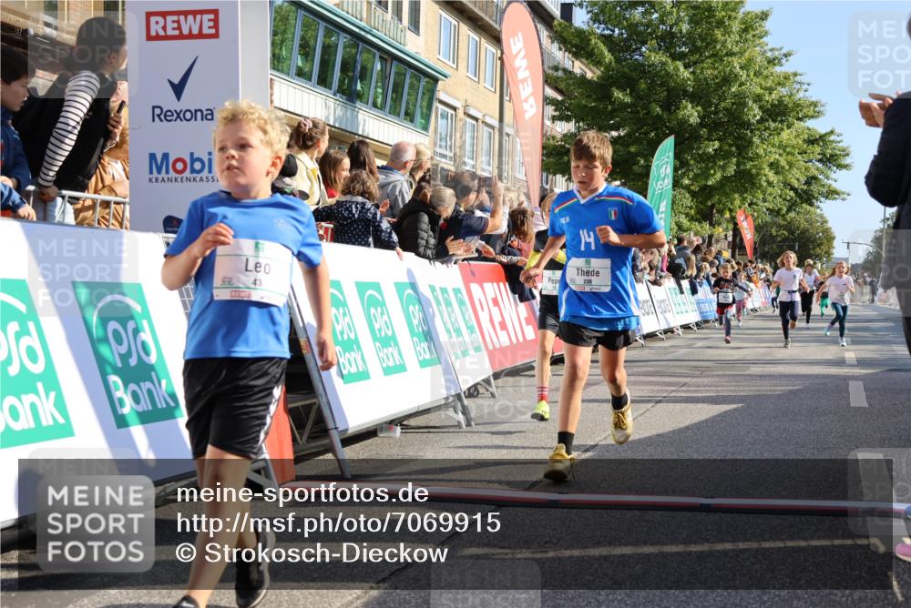 15.09.2024 - PSD Bank Halbmarathon Strokosch-Dieckow http://msf.ph/oto/7069915 15.09.2024 10:28:16 Ziel 14, 43, 77, 84, 94, 108, 128, 132, 138, 161, 208, 217, 230, 247, 261, 262, 293 meine-sportfotos.de