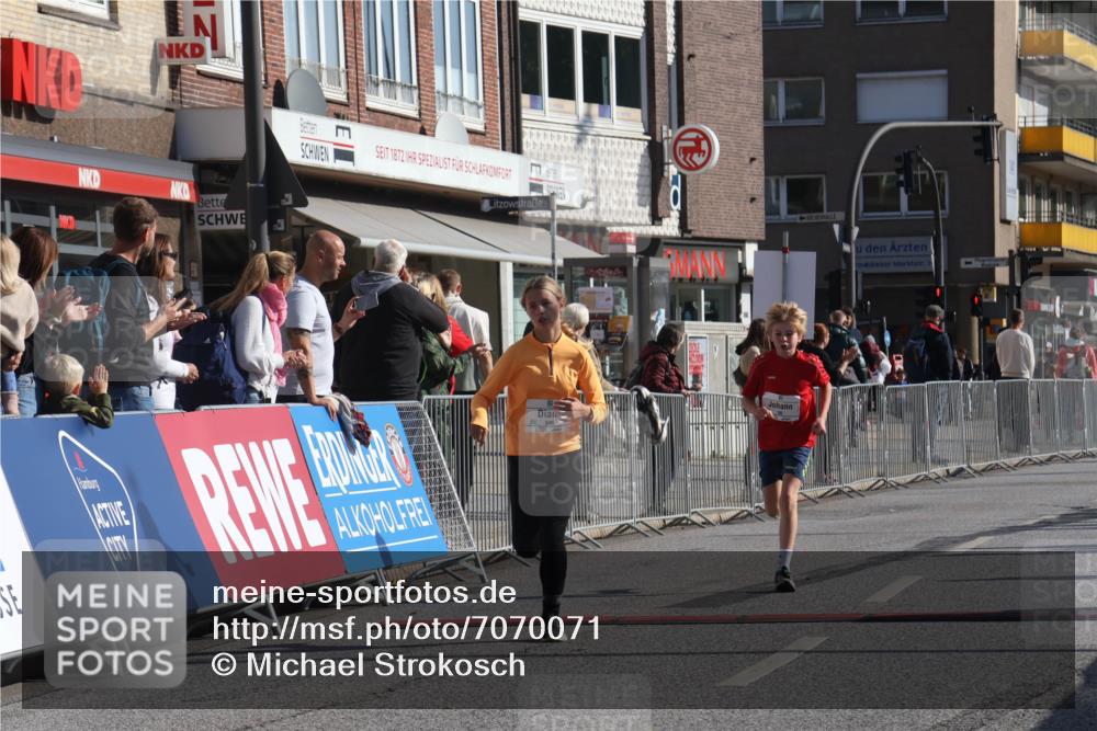 15.09.2024 - PSD Bank Halbmarathon Michael Strokosch http://msf.ph/oto/7070071 15.09.2024 10:25:57 Ziel 20, 54, 98, 240 meine-sportfotos.de