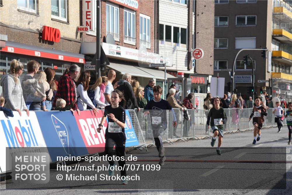 15.09.2024 - PSD Bank Halbmarathon Michael Strokosch http://msf.ph/oto/7071099 15.09.2024 10:27:40 Ziel 27, 28, 37, 73, 101, 103, 108, 122, 125, 159, 204, 249, 296 meine-sportfotos.de