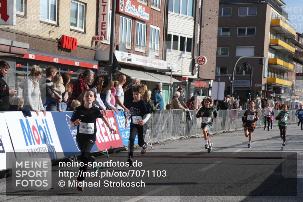 15.09.2024 - PSD Bank Halbmarathon Michael Strokosch http://msf.ph/oto/7071103 15.09.2024 10:27:40 Ziel 27, 28, 37, 73, 101, 103, 108, 122, 125, 159, 204, 249, 296 meine-sportfotos.de