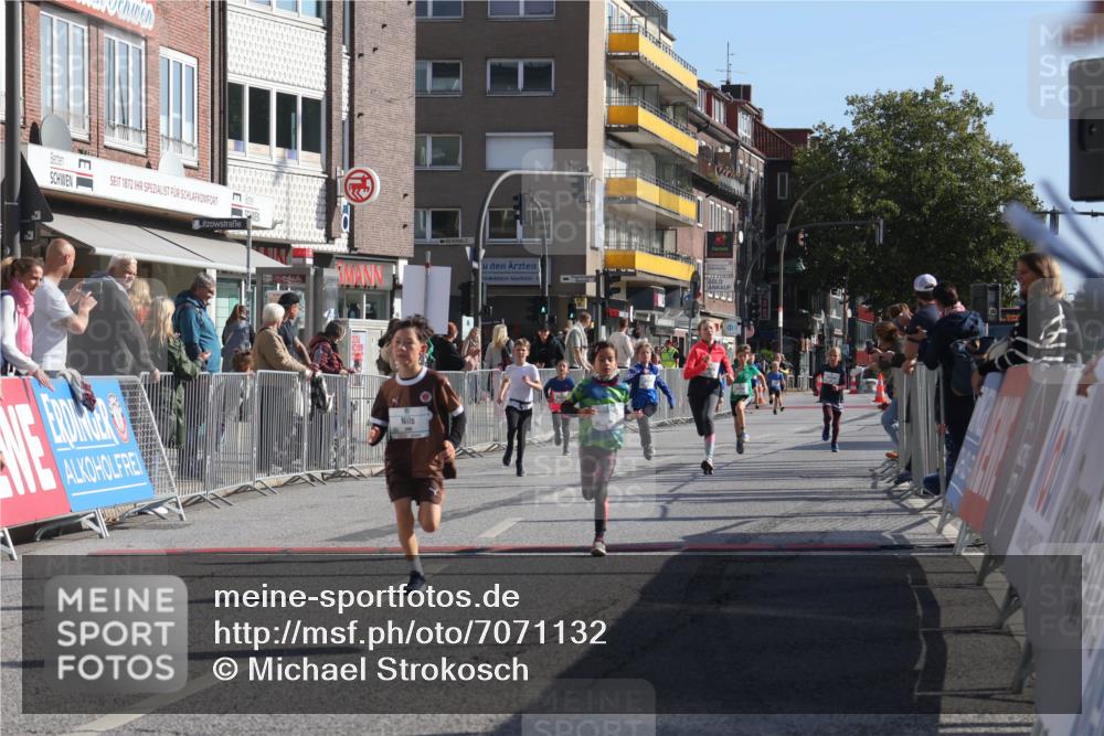 15.09.2024 - PSD Bank Halbmarathon Michael Strokosch http://msf.ph/oto/7071132 15.09.2024 10:27:42 Ziel 27, 28, 37, 73, 101, 103, 108, 125, 128, 138, 159, 204, 249, 261, 296 meine-sportfotos.de