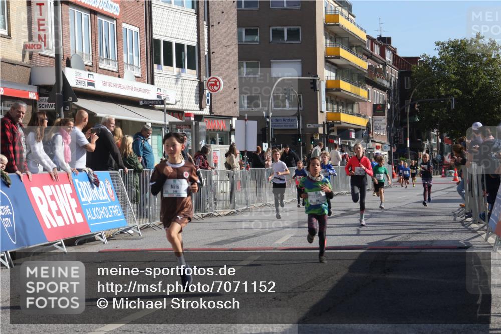 15.09.2024 - PSD Bank Halbmarathon Michael Strokosch http://msf.ph/oto/7071152 15.09.2024 10:27:43 Ziel 27, 28, 37, 73, 101, 103, 108, 125, 128, 138, 159, 204, 247, 249, 261, 296 meine-sportfotos.de