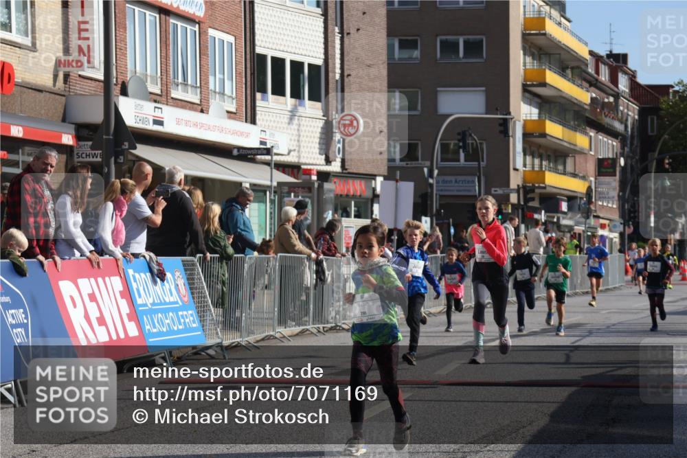 15.09.2024 - PSD Bank Halbmarathon Michael Strokosch http://msf.ph/oto/7071169 15.09.2024 10:27:44 Ziel 27, 28, 37, 73, 101, 103, 108, 125, 128, 138, 159, 204, 247, 249, 261, 296 meine-sportfotos.de
