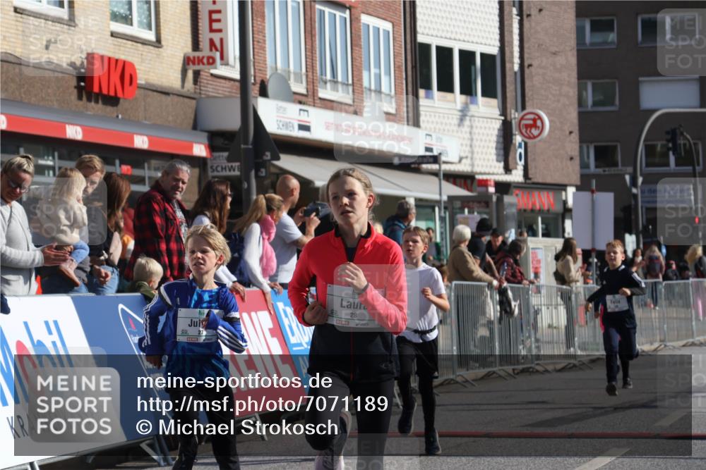 15.09.2024 - PSD Bank Halbmarathon Michael Strokosch http://msf.ph/oto/7071189 15.09.2024 10:27:46 Ziel 27, 28, 37, 73, 101, 103, 108, 125, 128, 138, 159, 204, 247, 249, 261, 296 meine-sportfotos.de