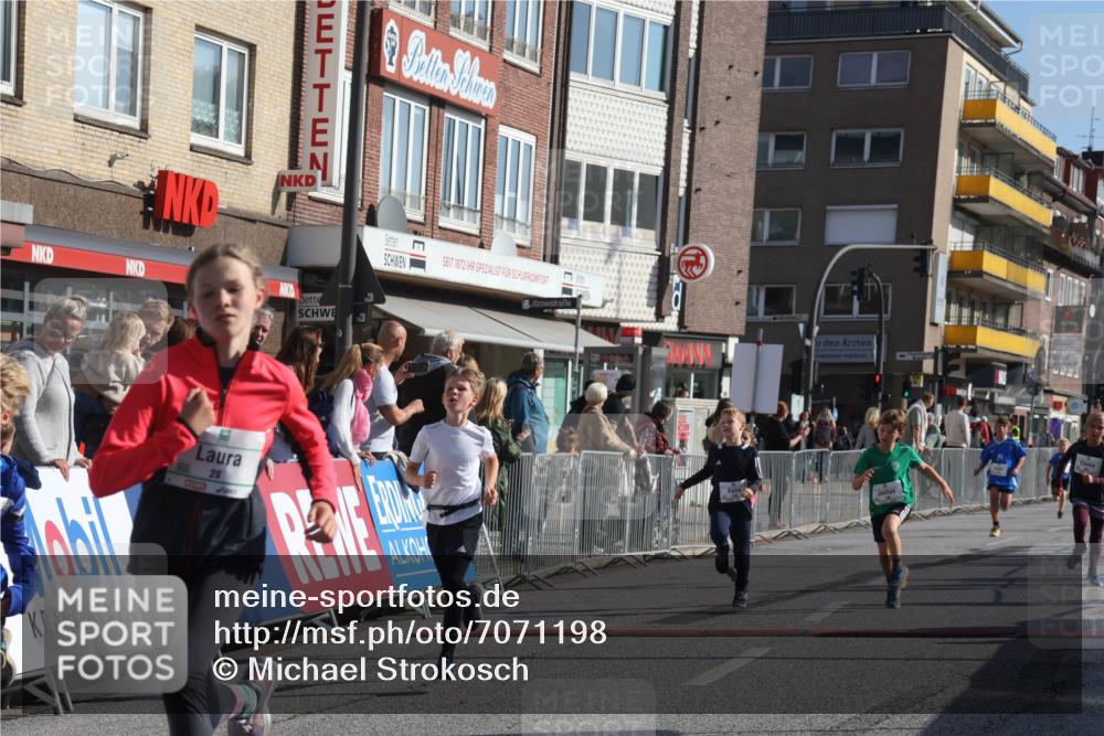 15.09.2024 - PSD Bank Halbmarathon Michael Strokosch http://msf.ph/oto/7071198 15.09.2024 10:27:46 Ziel 27, 28, 37, 73, 101, 103, 108, 125, 128, 138, 159, 204, 247, 249, 261, 296 meine-sportfotos.de