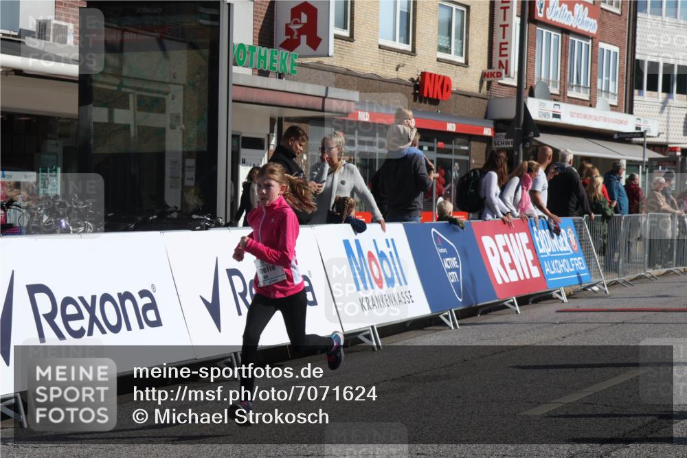 15.09.2024 - PSD Bank Halbmarathon Michael Strokosch http://msf.ph/oto/7071624 15.09.2024 10:28:21 Ziel 45, 84, 89, 92, 135, 149, 166, 183, 192, 208, 243, 258, 285 meine-sportfotos.de