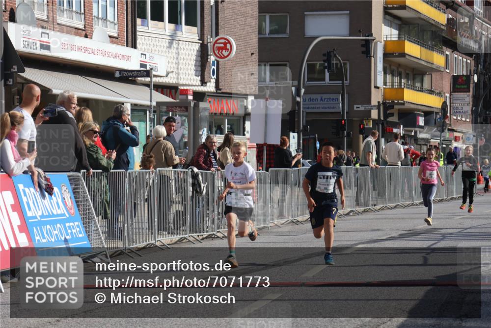 15.09.2024 - PSD Bank Halbmarathon Michael Strokosch http://msf.ph/oto/7071773 15.09.2024 10:28:37 Ziel 26, 92, 130, 162, 183, 184, 192, 205, 235, 243, 273, 305 meine-sportfotos.de