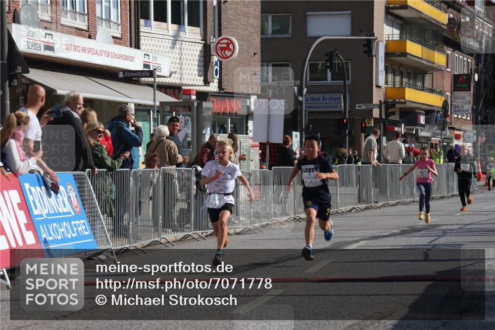 15.09.2024 - PSD Bank Halbmarathon Michael Strokosch http://msf.ph/oto/7071778 15.09.2024 10:28:37 Ziel 26, 92, 130, 162, 183, 184, 192, 205, 235, 243, 273, 305 meine-sportfotos.de