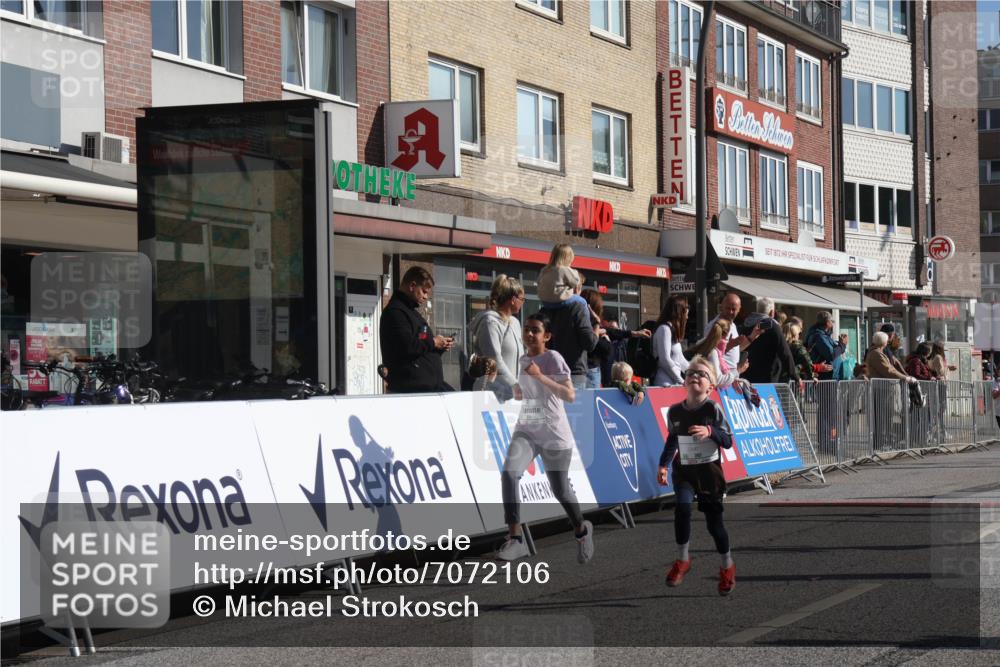 15.09.2024 - PSD Bank Halbmarathon Michael Strokosch http://msf.ph/oto/7072106 15.09.2024 10:29:06 Ziel 5, 12, 47, 70, 106, 107, 137, 150, 154, 170, 179, 180, 189, 222, 231, 244, 271, 288, 292, 297 meine-sportfotos.de