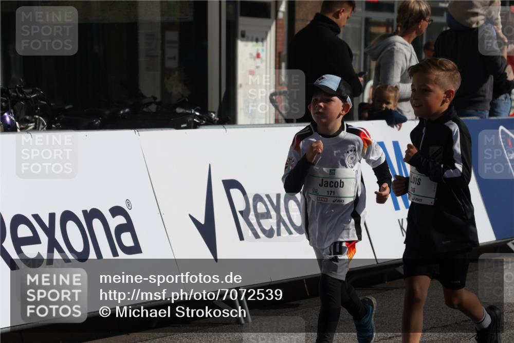 15.09.2024 - PSD Bank Halbmarathon Michael Strokosch http://msf.ph/oto/7072539 15.09.2024 10:29:45 Ziel 3, 15, 60, 63, 74, 112, 127, 164, 168, 171, 185, 218, 225, 246, 264, 286 meine-sportfotos.de