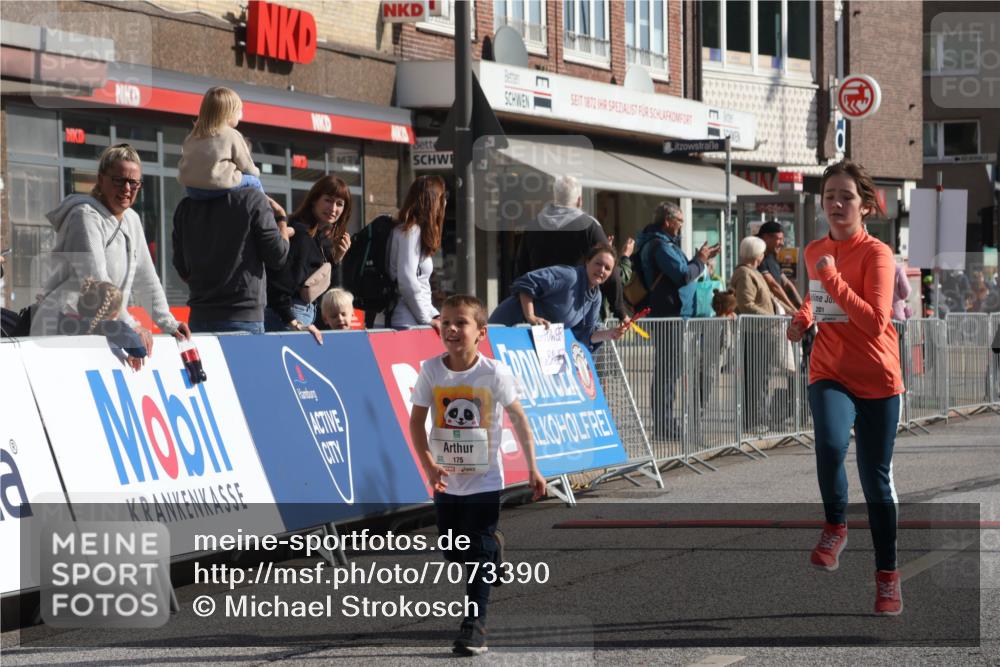 15.09.2024 - PSD Bank Halbmarathon Michael Strokosch http://msf.ph/oto/7073390 15.09.2024 10:31:30 Ziel 78, 158, 175, 201, 202, 250 meine-sportfotos.de