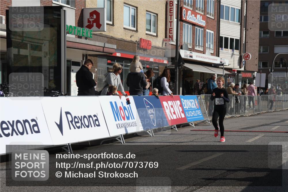 15.09.2024 - PSD Bank Halbmarathon Michael Strokosch http://msf.ph/oto/7073769 15.09.2024 10:32:04 Ziel 56, 57, 148, 151, 199, 267, 280 meine-sportfotos.de