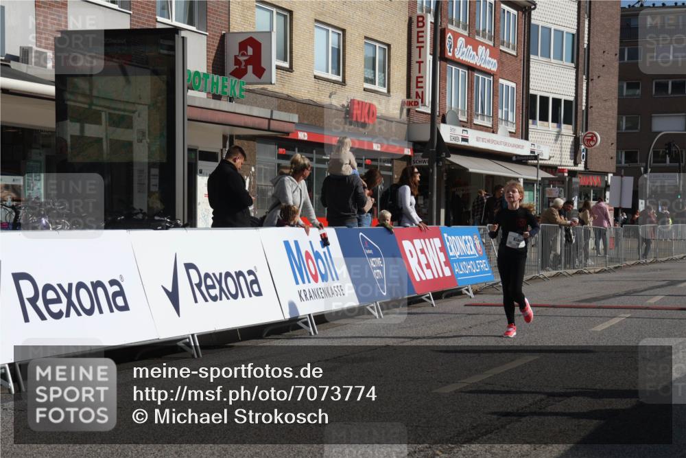 15.09.2024 - PSD Bank Halbmarathon Michael Strokosch http://msf.ph/oto/7073774 15.09.2024 10:32:04 Ziel 56, 57, 148, 151, 199, 267, 280 meine-sportfotos.de