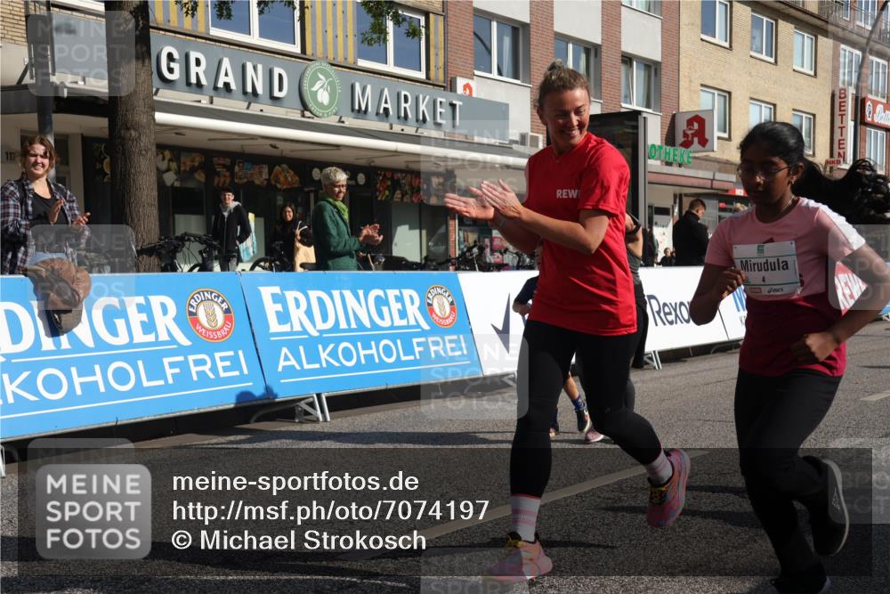 15.09.2024 - PSD Bank Halbmarathon Michael Strokosch http://msf.ph/oto/7074197 15.09.2024 10:32:42 Ziel 1, 4, 33, 182, 232, 241, 275, 283, 302 meine-sportfotos.de
