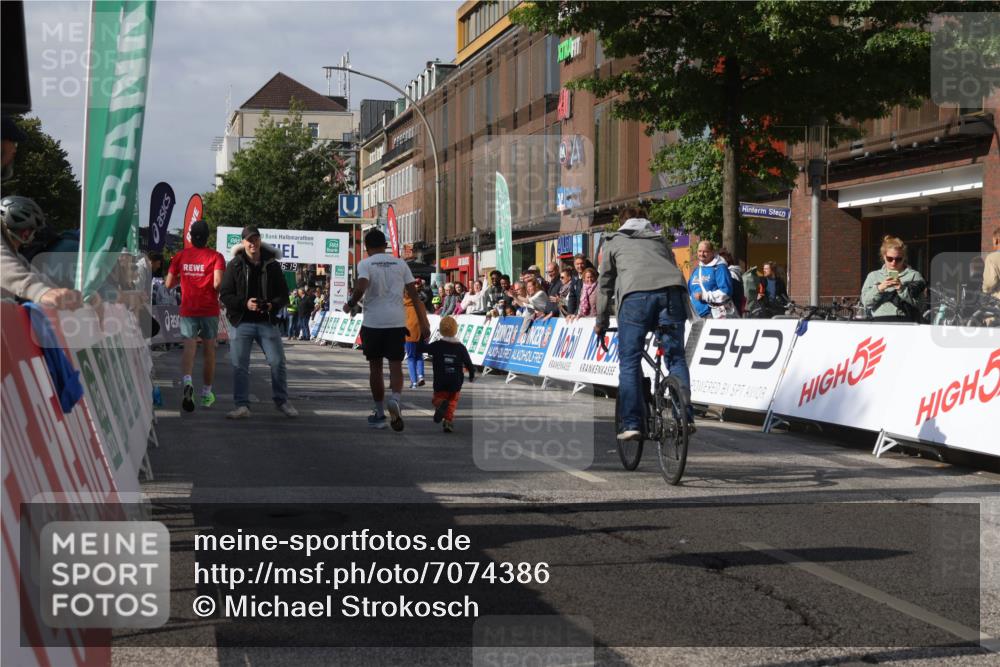 15.09.2024 - PSD Bank Halbmarathon Michael Strokosch http://msf.ph/oto/7074386 15.09.2024 10:33:25 Ziel  meine-sportfotos.de