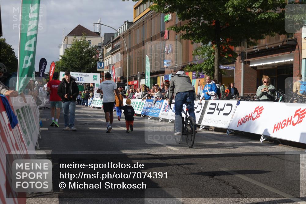 15.09.2024 - PSD Bank Halbmarathon Michael Strokosch http://msf.ph/oto/7074391 15.09.2024 10:33:25 Ziel  meine-sportfotos.de