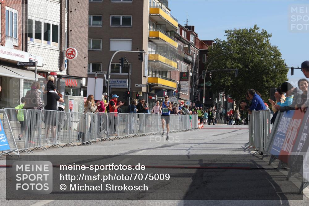 15.09.2024 - PSD Bank Halbmarathon Michael Strokosch http://msf.ph/oto/7075009 15.09.2024 11:04:39 Ziel 451, 453 meine-sportfotos.de