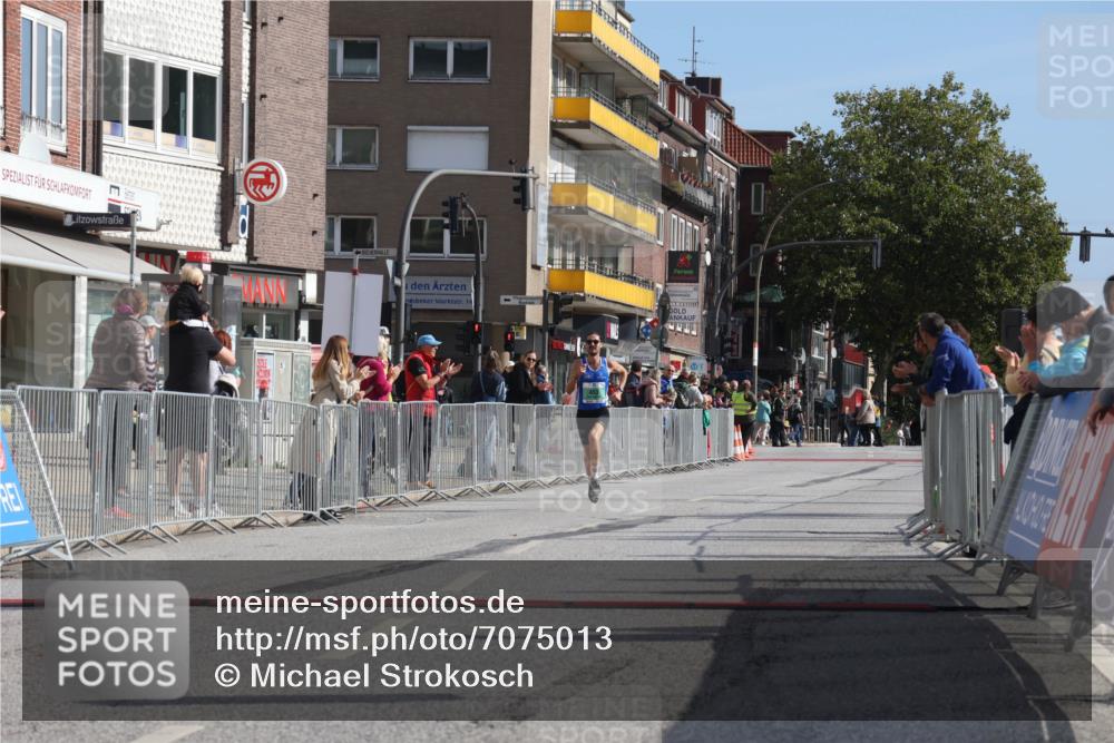 15.09.2024 - PSD Bank Halbmarathon Michael Strokosch http://msf.ph/oto/7075013 15.09.2024 11:04:39 Ziel 451, 453 meine-sportfotos.de