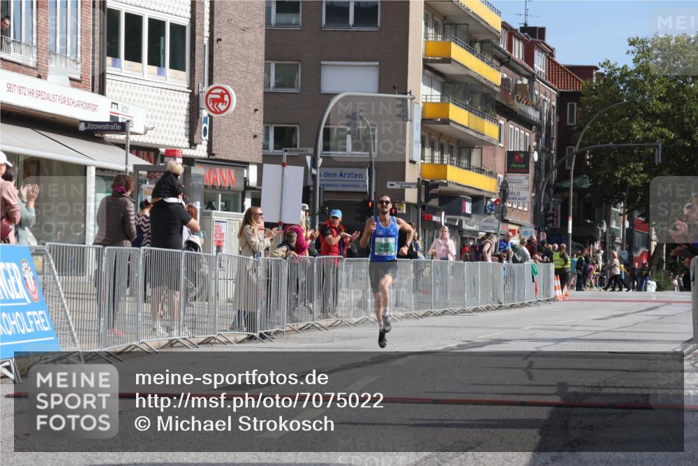 15.09.2024 - PSD Bank Halbmarathon Michael Strokosch http://msf.ph/oto/7075022 15.09.2024 11:04:41 Ziel 451, 453 meine-sportfotos.de