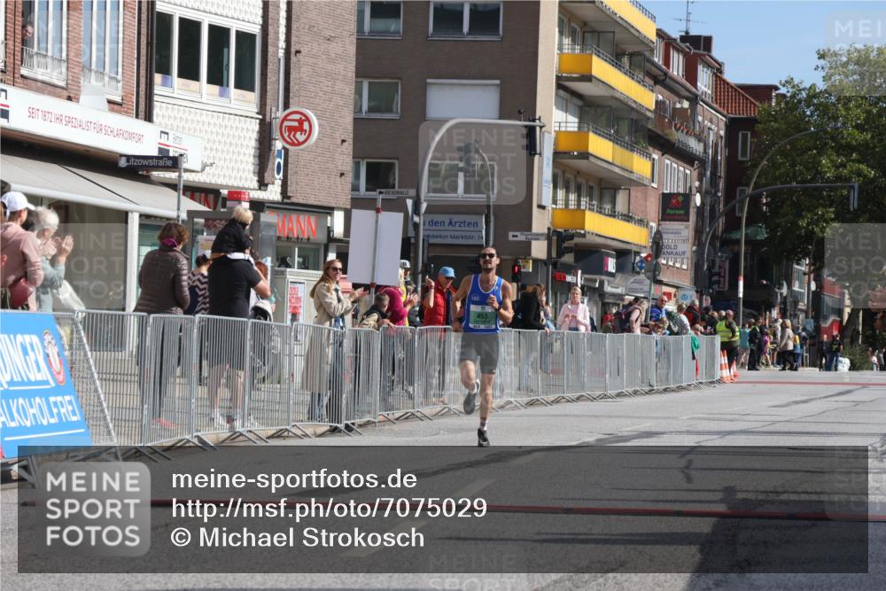 15.09.2024 - PSD Bank Halbmarathon Michael Strokosch http://msf.ph/oto/7075029 15.09.2024 11:04:41 Ziel 451, 453 meine-sportfotos.de