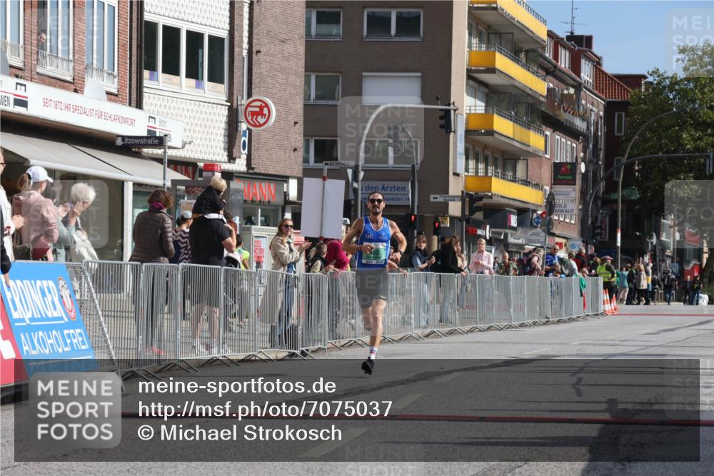 15.09.2024 - PSD Bank Halbmarathon Michael Strokosch http://msf.ph/oto/7075037 15.09.2024 11:04:41 Ziel 451, 453 meine-sportfotos.de