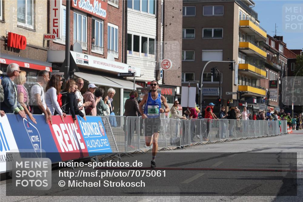 15.09.2024 - PSD Bank Halbmarathon Michael Strokosch http://msf.ph/oto/7075061 15.09.2024 11:04:43 Ziel 451, 453 meine-sportfotos.de