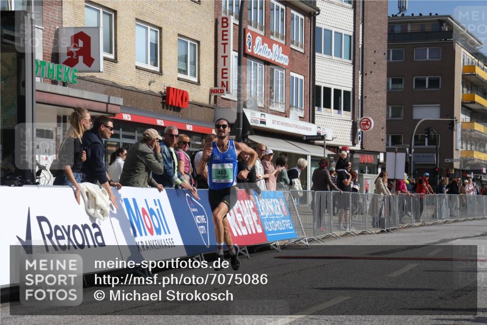15.09.2024 - PSD Bank Halbmarathon Michael Strokosch http://msf.ph/oto/7075086 15.09.2024 11:04:44 Ziel 451, 453 meine-sportfotos.de