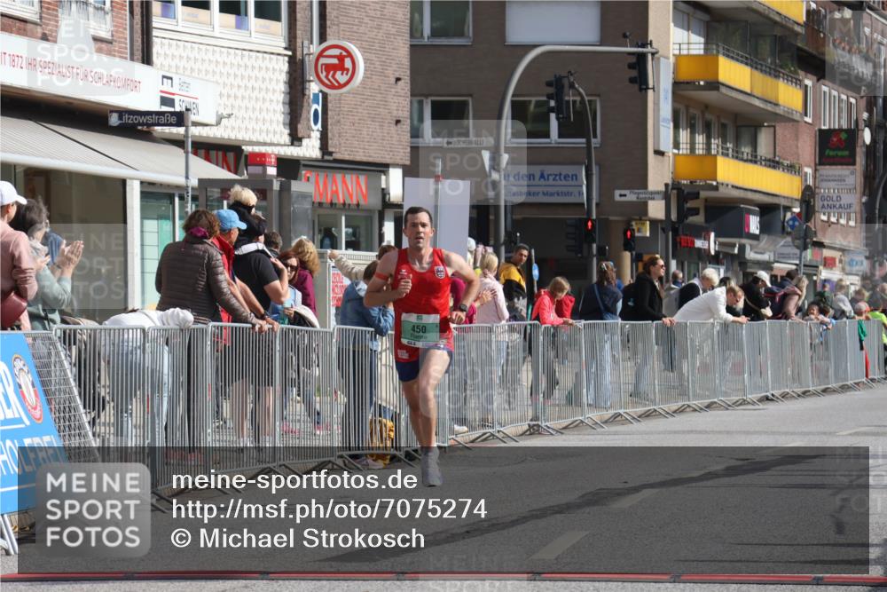15.09.2024 - PSD Bank Halbmarathon Michael Strokosch http://msf.ph/oto/7075274 15.09.2024 11:05:55 Ziel 450, 452 meine-sportfotos.de