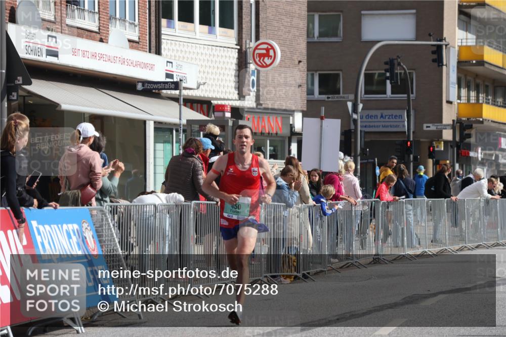 15.09.2024 - PSD Bank Halbmarathon Michael Strokosch http://msf.ph/oto/7075288 15.09.2024 11:05:56 Ziel 450, 452 meine-sportfotos.de