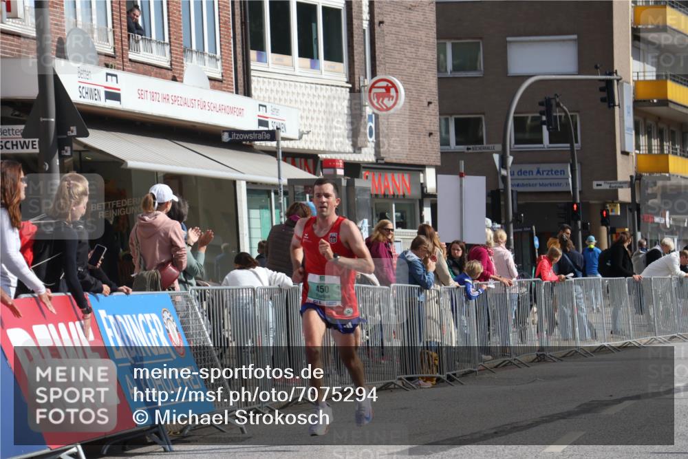 15.09.2024 - PSD Bank Halbmarathon Michael Strokosch http://msf.ph/oto/7075294 15.09.2024 11:05:56 Ziel 450, 452 meine-sportfotos.de