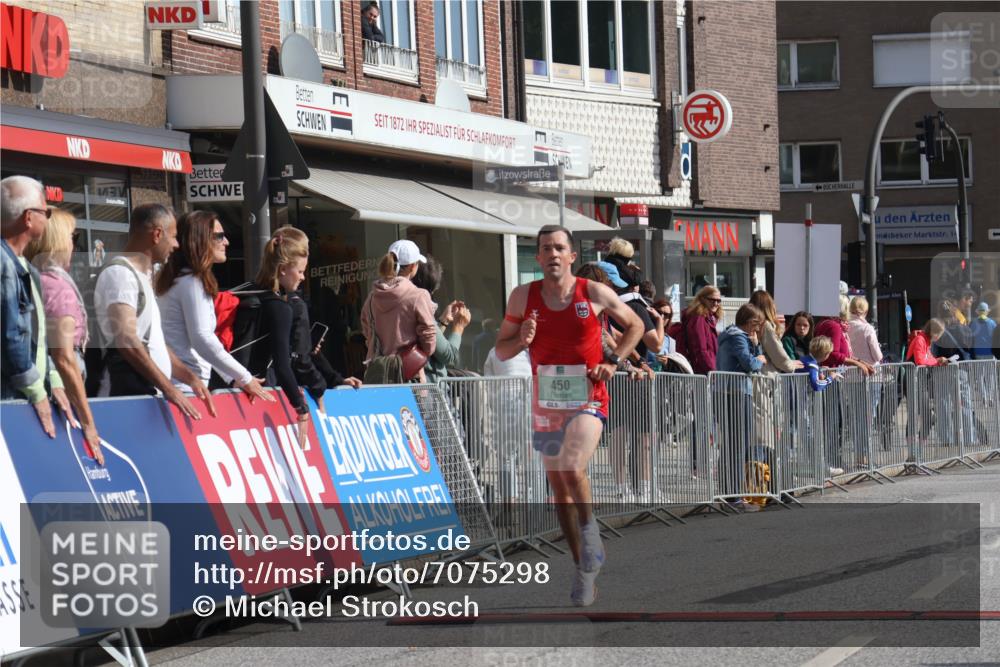 15.09.2024 - PSD Bank Halbmarathon Michael Strokosch http://msf.ph/oto/7075298 15.09.2024 11:05:56 Ziel 450, 452 meine-sportfotos.de