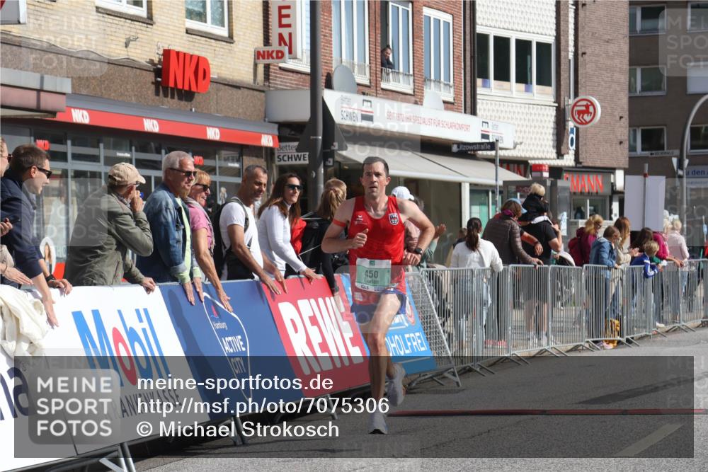 15.09.2024 - PSD Bank Halbmarathon Michael Strokosch http://msf.ph/oto/7075306 15.09.2024 11:05:57 Ziel 450, 452 meine-sportfotos.de