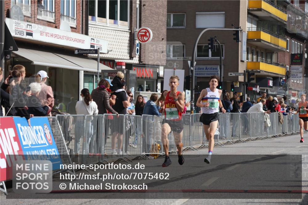 15.09.2024 - PSD Bank Halbmarathon Michael Strokosch http://msf.ph/oto/7075462 15.09.2024 11:06:42 Ziel 455, 459, 461, 471 meine-sportfotos.de