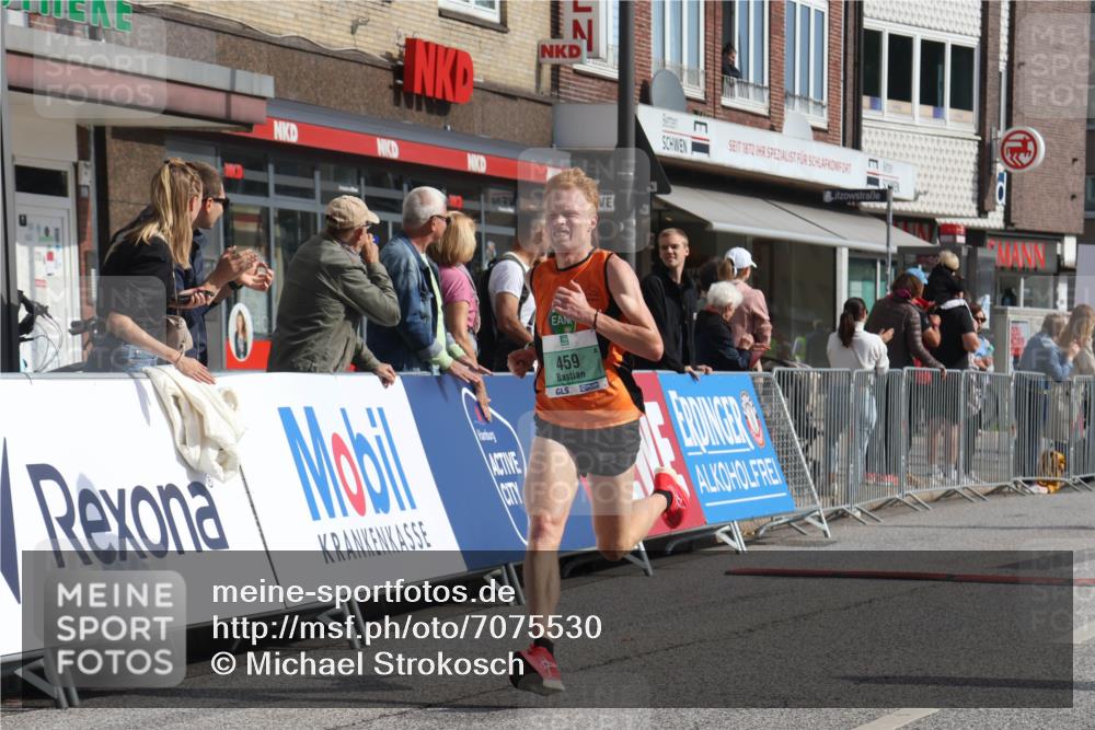 15.09.2024 - PSD Bank Halbmarathon Michael Strokosch http://msf.ph/oto/7075530 15.09.2024 11:06:48 Ziel 455, 456, 459, 460, 461, 471, 472, 805 meine-sportfotos.de