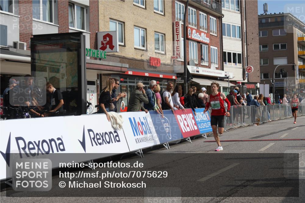 15.09.2024 - PSD Bank Halbmarathon Michael Strokosch http://msf.ph/oto/7075629 15.09.2024 11:06:57 Ziel 455, 456, 459, 460, 461, 467, 468, 472, 805 meine-sportfotos.de