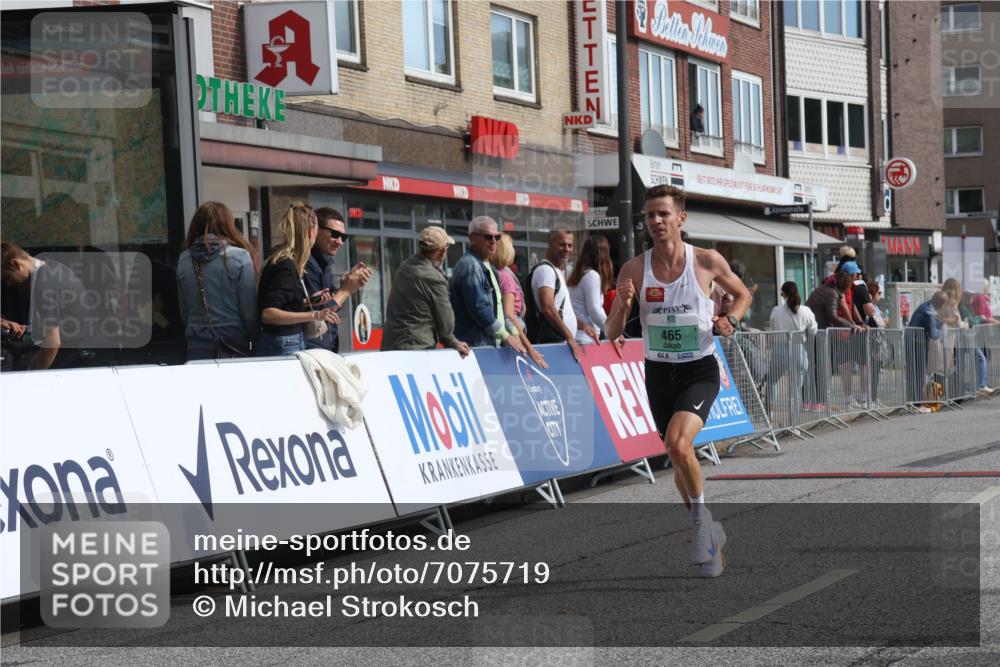 15.09.2024 - PSD Bank Halbmarathon Michael Strokosch http://msf.ph/oto/7075719 15.09.2024 11:07:06 Ziel 456, 460, 465, 467, 468, 472 meine-sportfotos.de