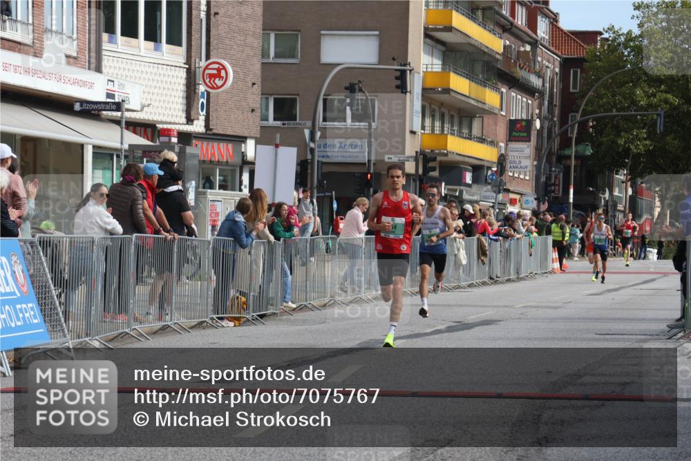 15.09.2024 - PSD Bank Halbmarathon Michael Strokosch http://msf.ph/oto/7075767 15.09.2024 11:07:15 Ziel 462, 464, 465 meine-sportfotos.de