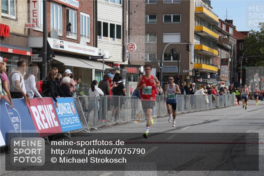 15.09.2024 - PSD Bank Halbmarathon Michael Strokosch http://msf.ph/oto/7075790 15.09.2024 11:07:16 Ziel 462, 464, 465 meine-sportfotos.de