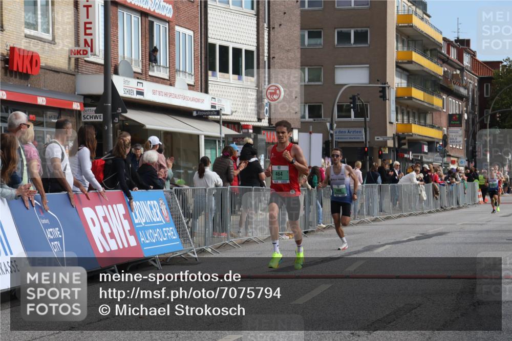 15.09.2024 - PSD Bank Halbmarathon Michael Strokosch http://msf.ph/oto/7075794 15.09.2024 11:07:16 Ziel 462, 464, 465 meine-sportfotos.de