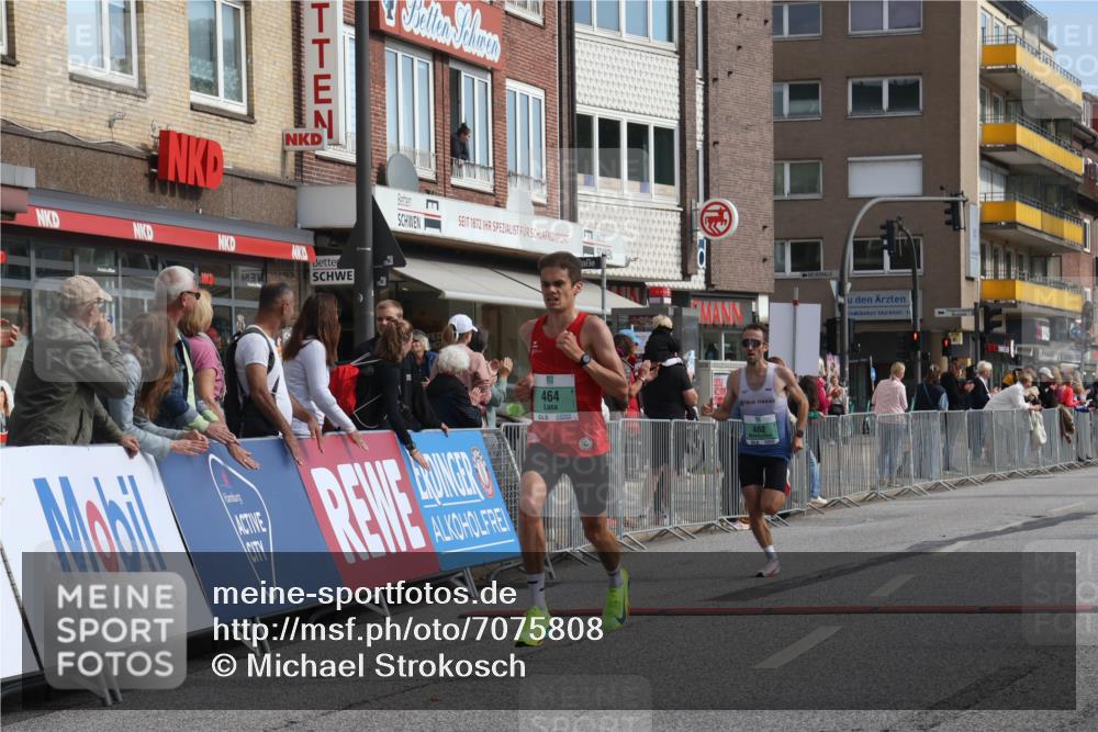 15.09.2024 - PSD Bank Halbmarathon Michael Strokosch http://msf.ph/oto/7075808 15.09.2024 11:07:17 Ziel 462, 464, 465 meine-sportfotos.de