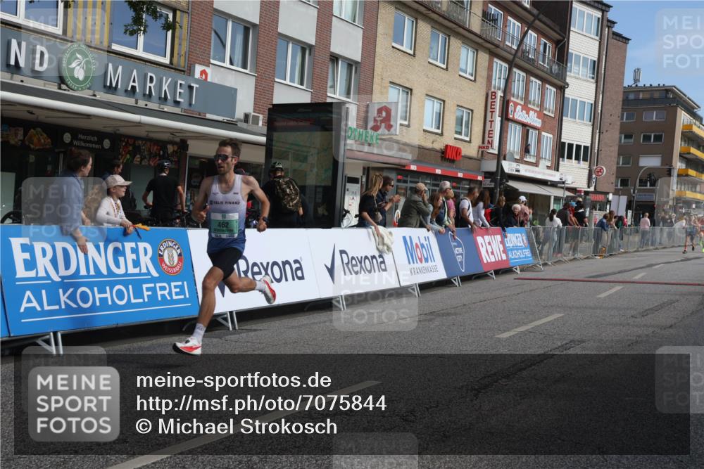 15.09.2024 - PSD Bank Halbmarathon Michael Strokosch http://msf.ph/oto/7075844 15.09.2024 11:07:20 Ziel 462, 464, 469, 482 meine-sportfotos.de