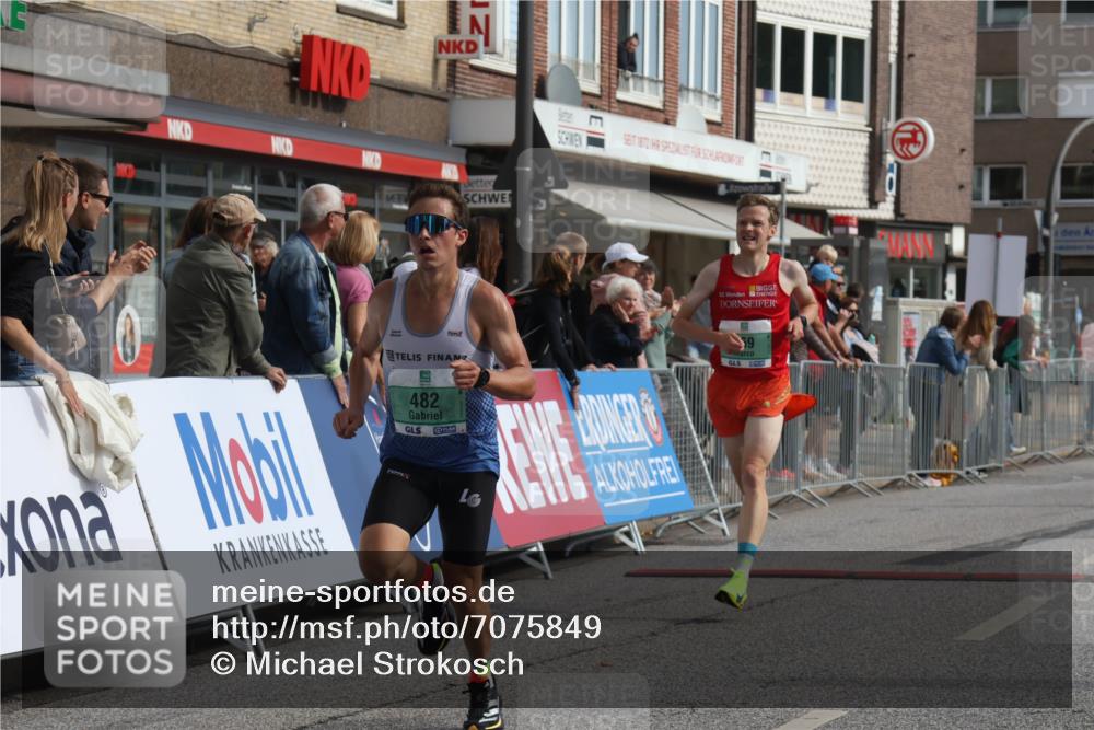 15.09.2024 - PSD Bank Halbmarathon Michael Strokosch http://msf.ph/oto/7075849 15.09.2024 11:07:25 Ziel 462, 464, 469, 476, 482 meine-sportfotos.de