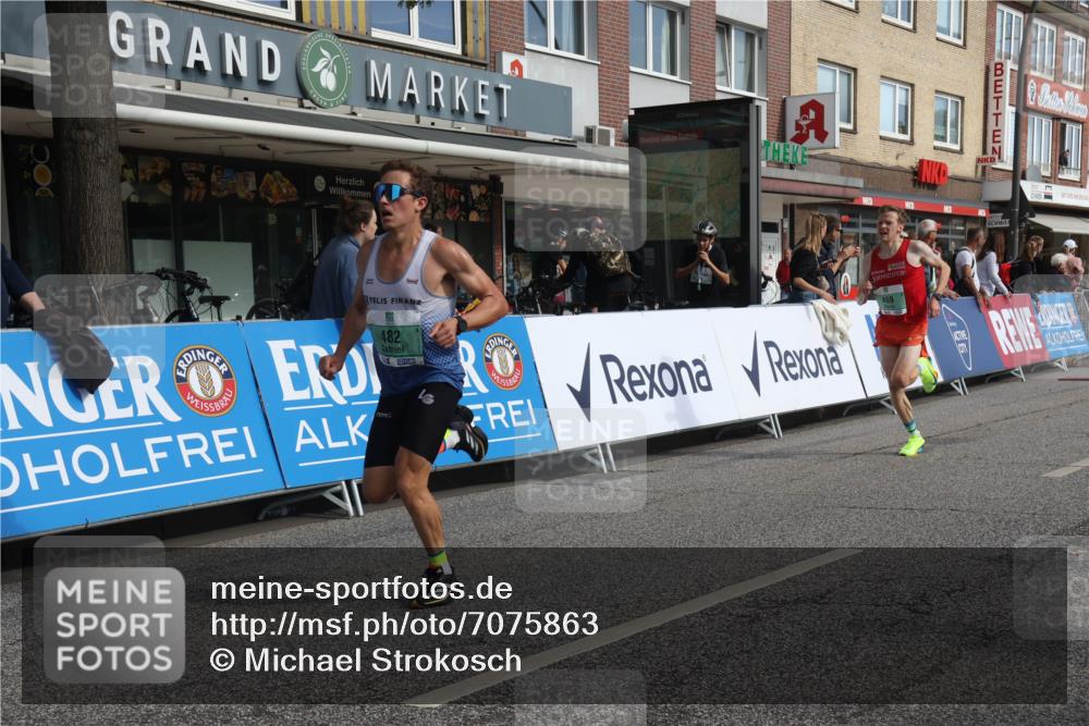 15.09.2024 - PSD Bank Halbmarathon Michael Strokosch http://msf.ph/oto/7075863 15.09.2024 11:07:26 Ziel 462, 464, 469, 476, 482 meine-sportfotos.de
